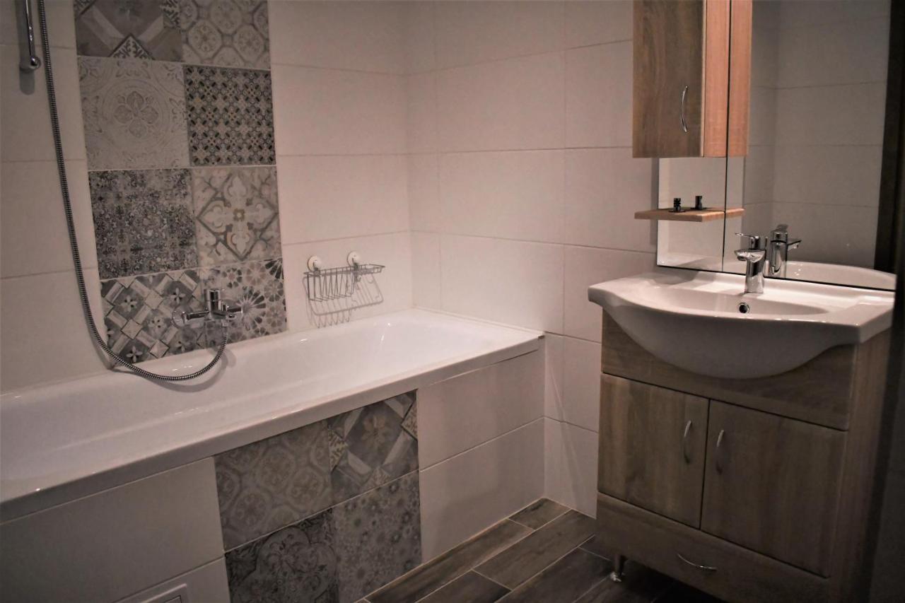 Vatus Apartmanhaz 瓦茨 外观 照片