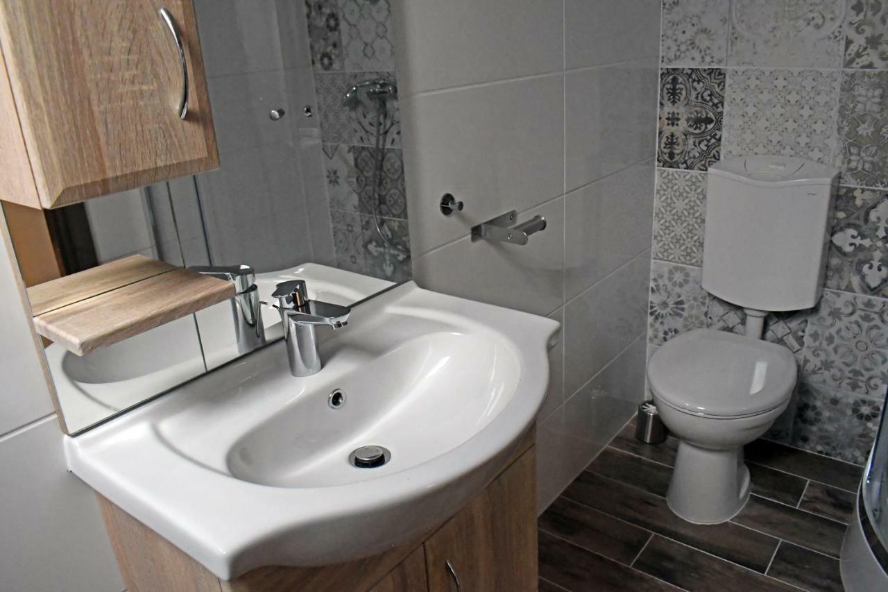 Vatus Apartmanhaz 瓦茨 外观 照片